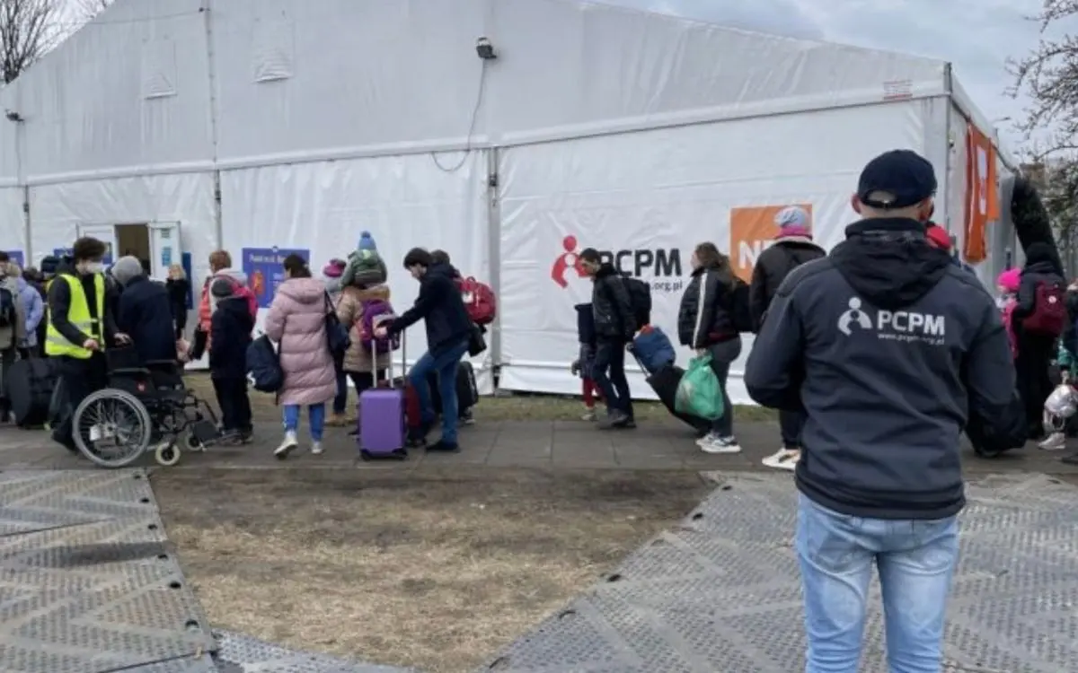 Останній пункт надання допомоги біженцям на Східному вокзалі у Варшаві закриваються: подробиці.