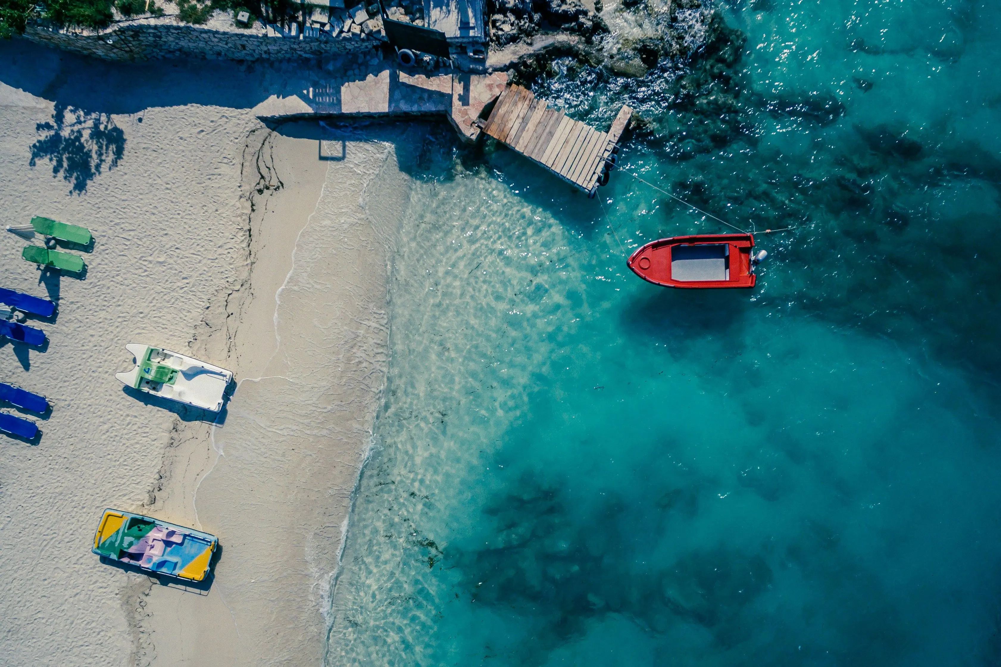 Бюджетний варіант Мальдів: де в Європі можна знайти найкрасивіші пляжі з кришталевою водою?