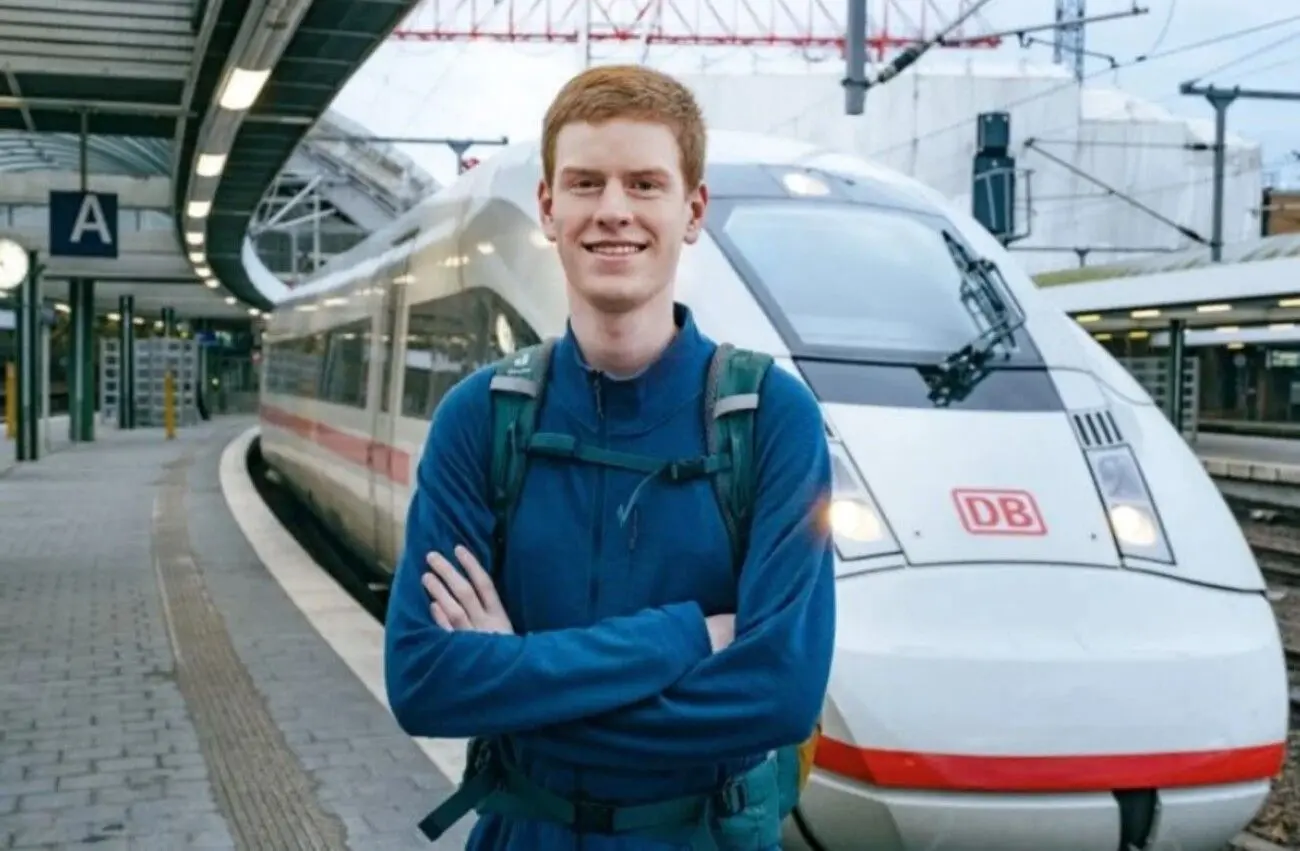 Підліток прожив уже рік у потягах і подорожував на 500 тисяч кілометрів: скільки це коштує це життя в дорозі?