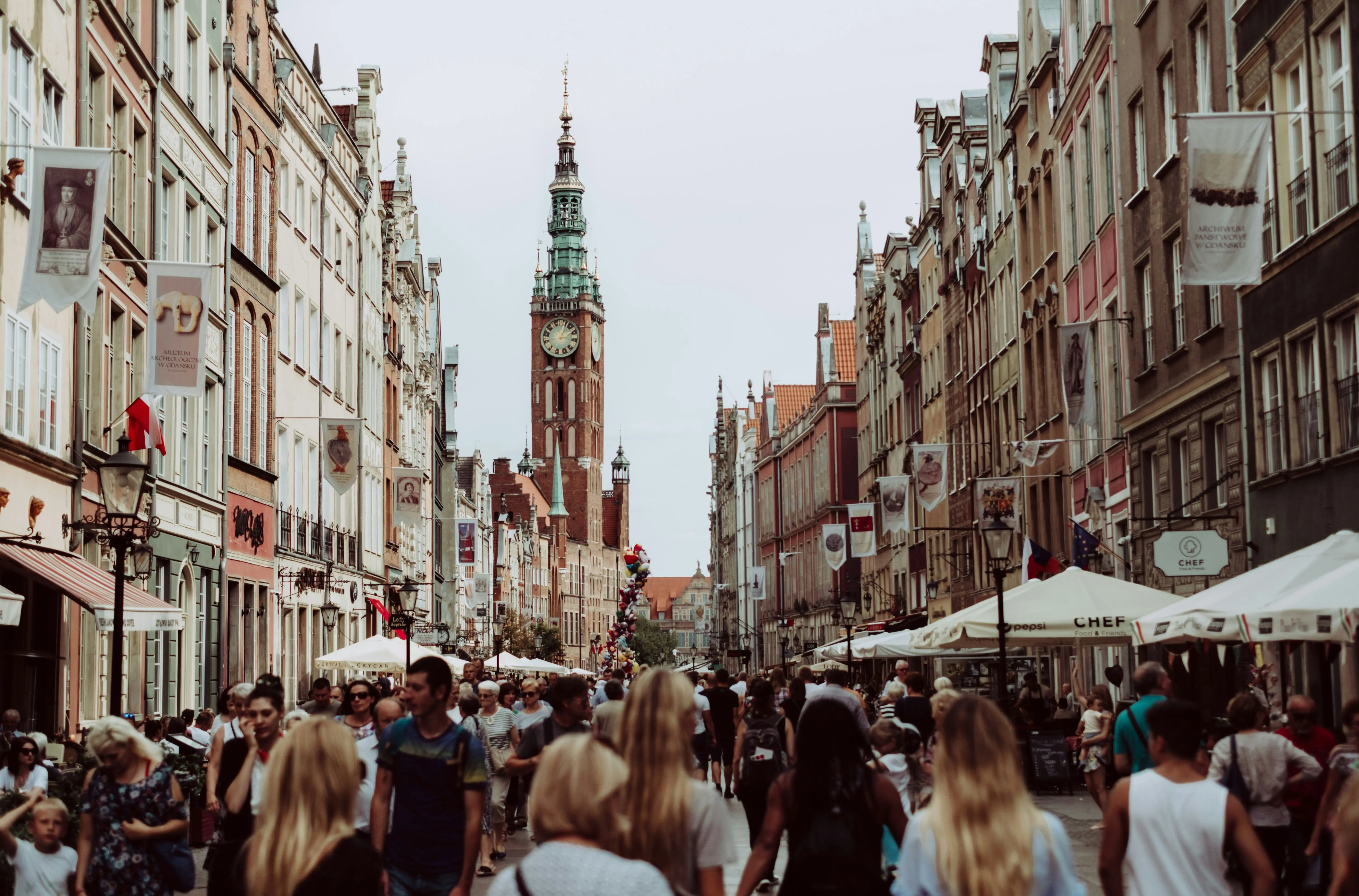 "Наздоганяє" дорогі країни: Польща вже не входить до трійки найдешевших країн Європи.