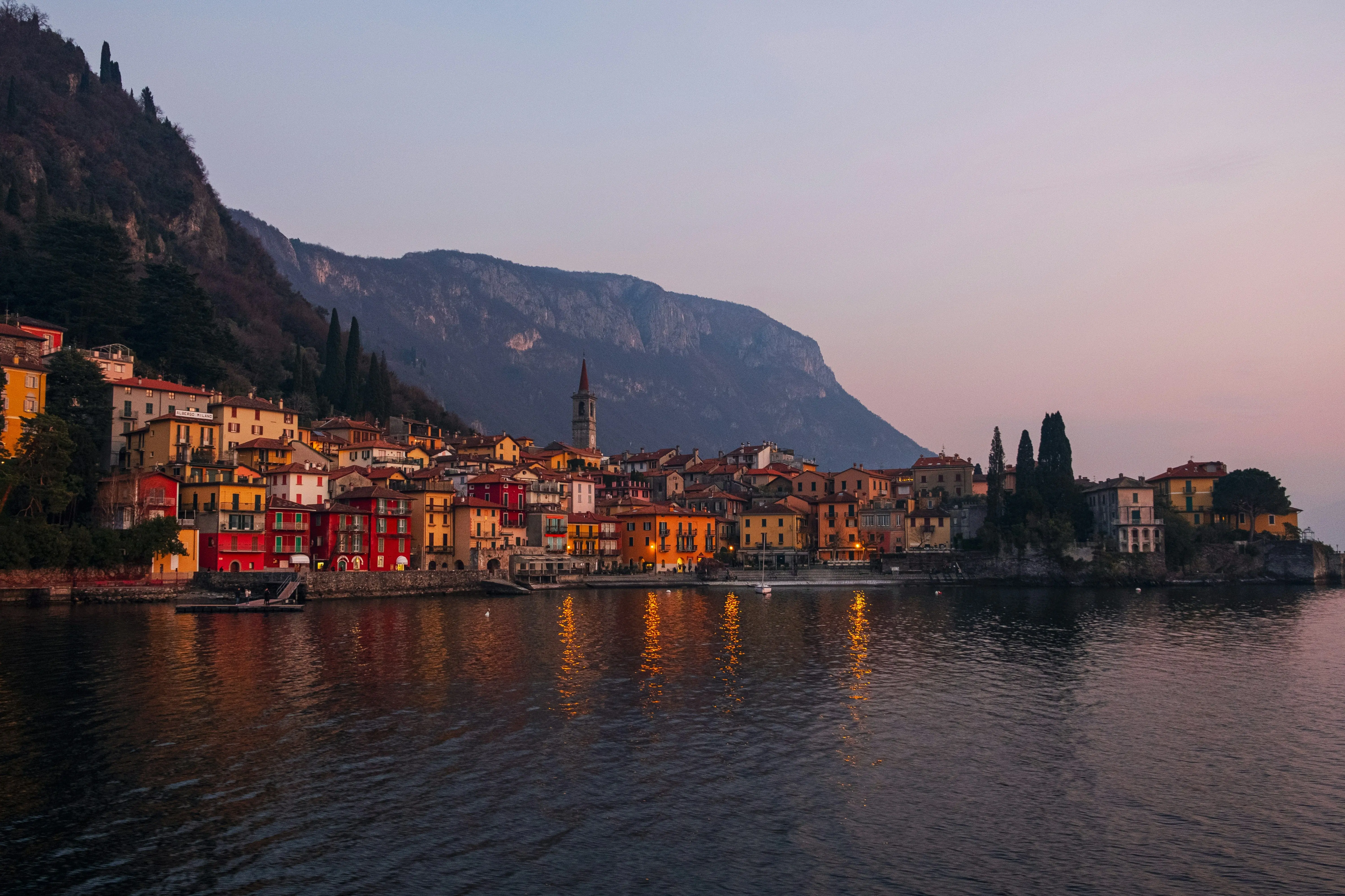 Намагання приборкати туризм: за поїздку до найчарівнішої локації Італії доведеться викласти гроші.