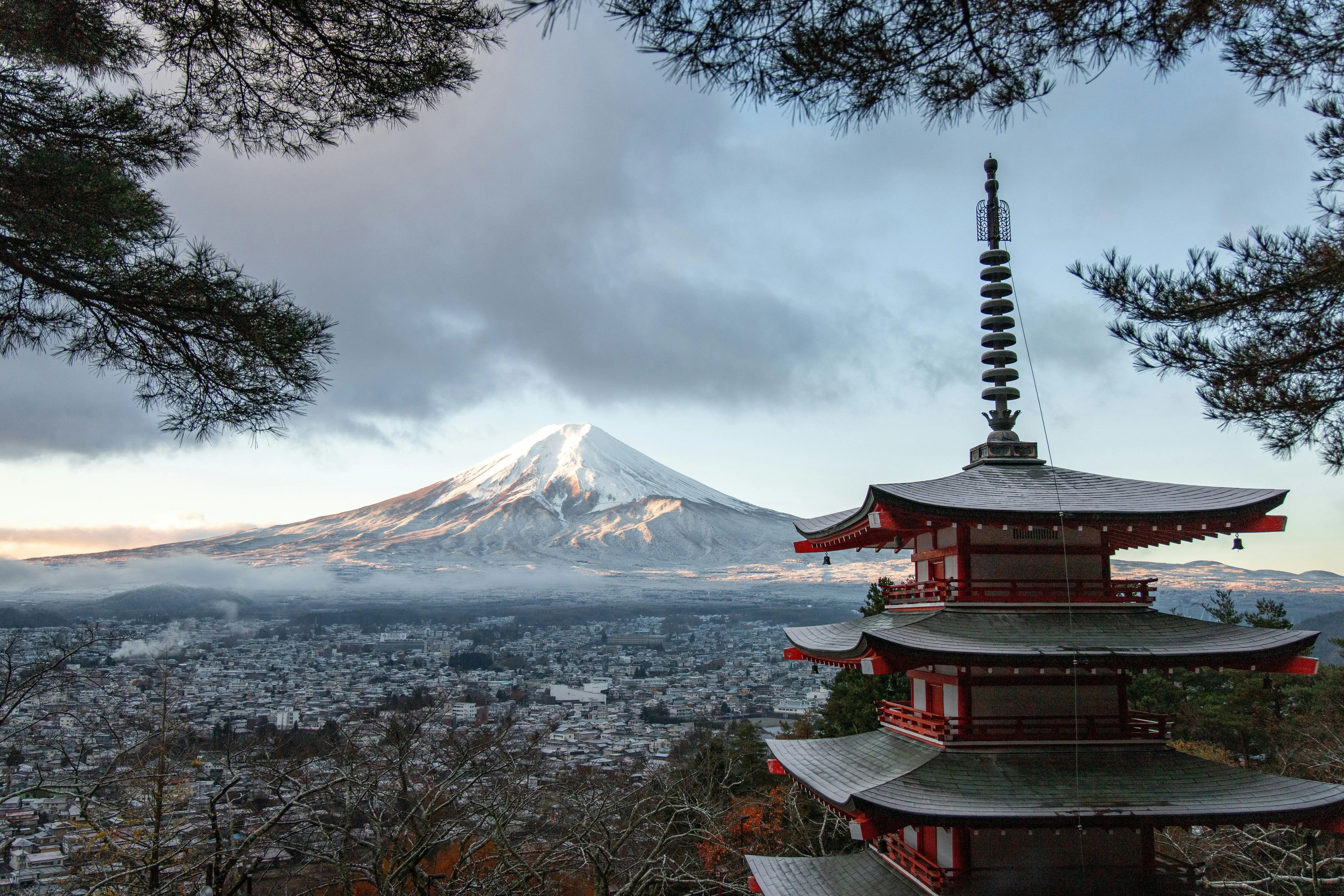 Радійтеся здалеку: в Японії закриють вид на гору Фудзі через надмірну кількість туристів.