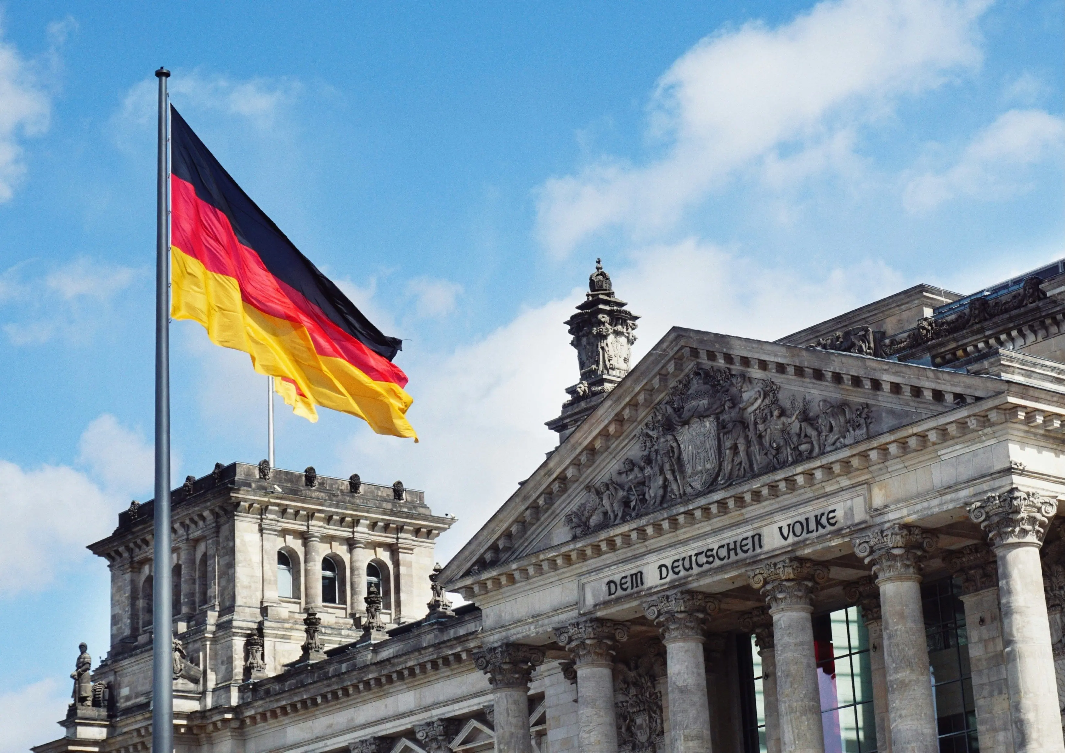 Закордонним переселенцям в Німеччині буде обмежено видачу готівки: на що варто звернути увагу