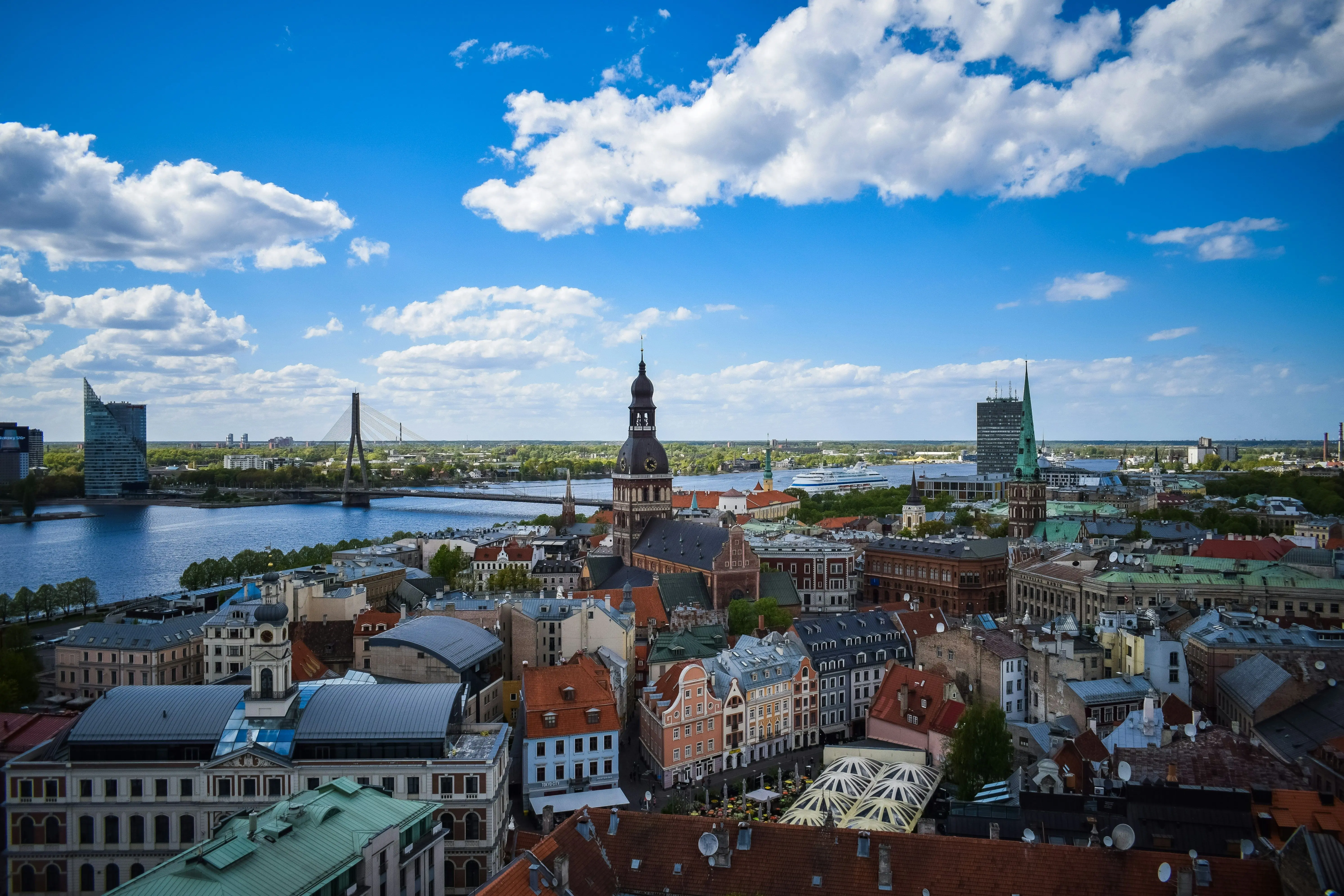 З питанням щодо обрання: Латвія може вислати сотні росіян