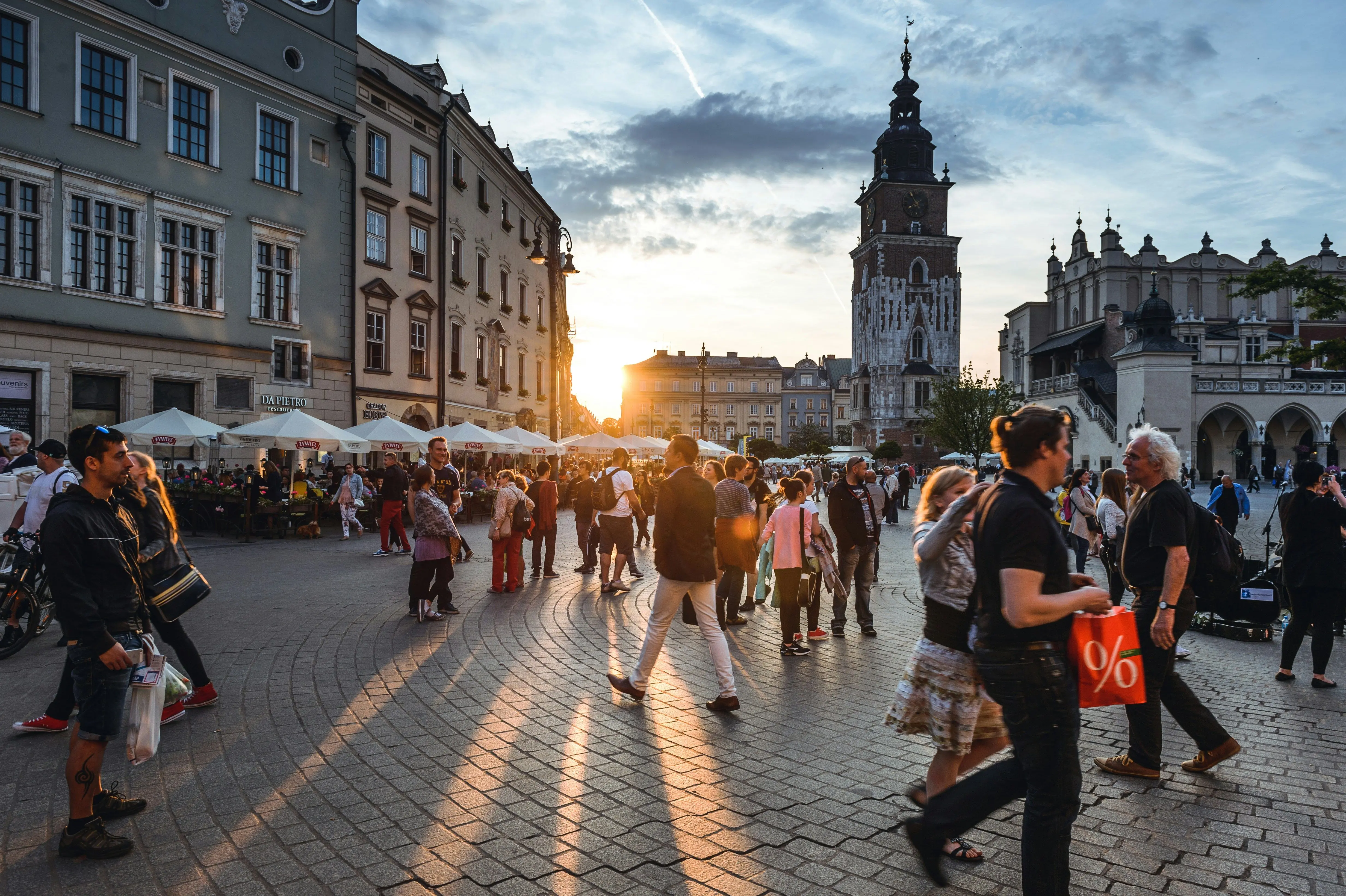 Гарантовано натовпи: які європейські міста будуть переповнені туристами цього літа.