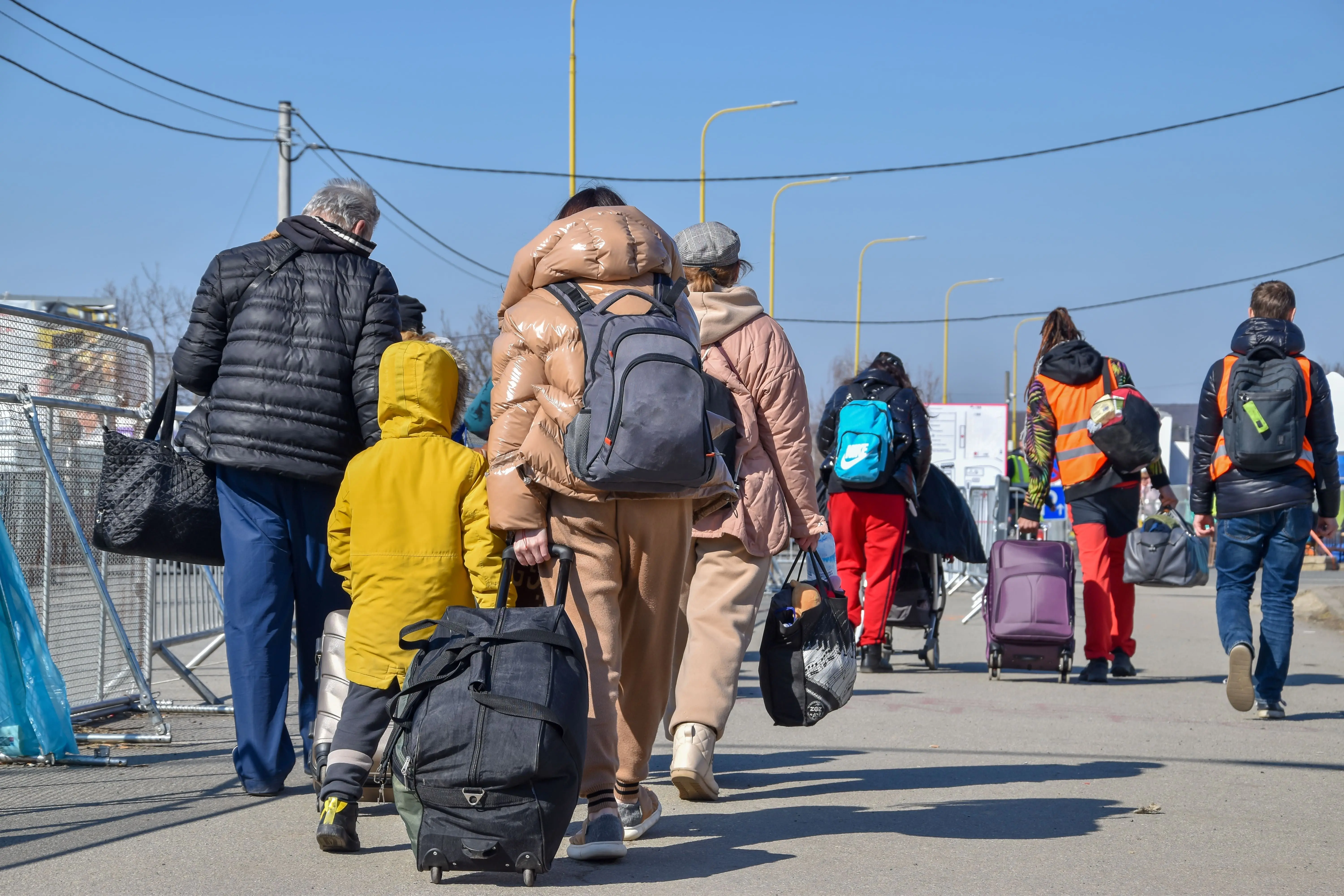 Вражає результат: стільки біженців планують повернутися до України.