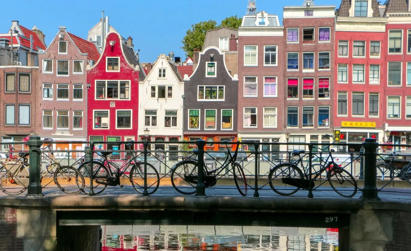 Амстердам продовжує боротися з овертуризмом і ввів ще одне обмеження.