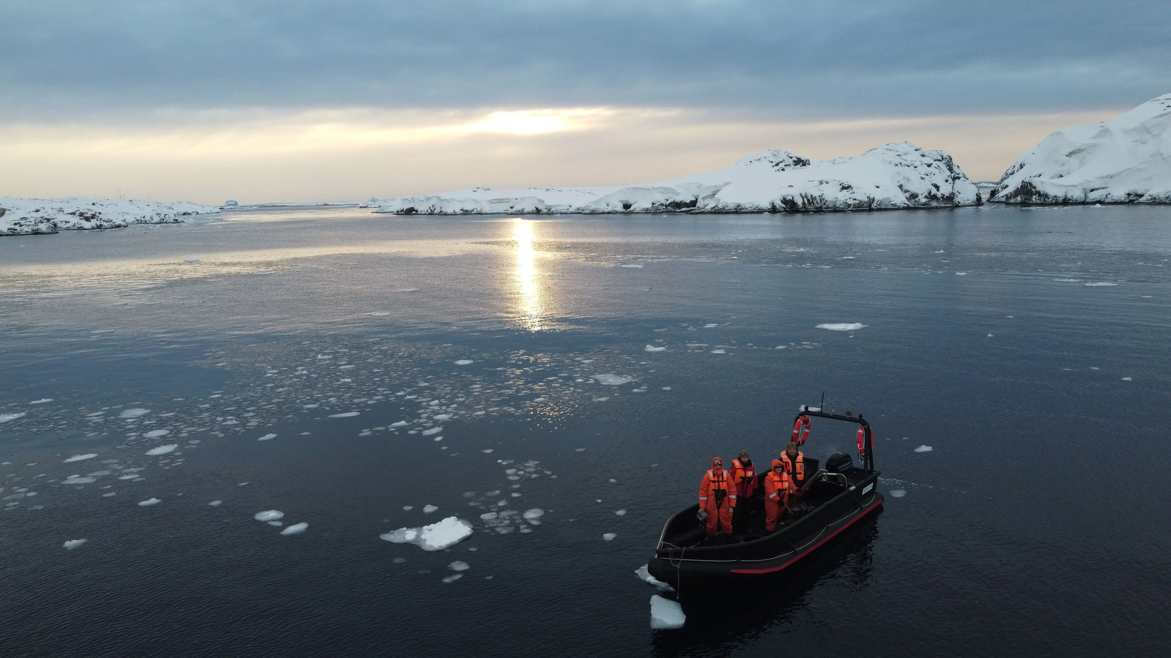 Підвищена небезпека завжди існує: полярник відверто розповів про екстремальні ситуації в Антарктиді.