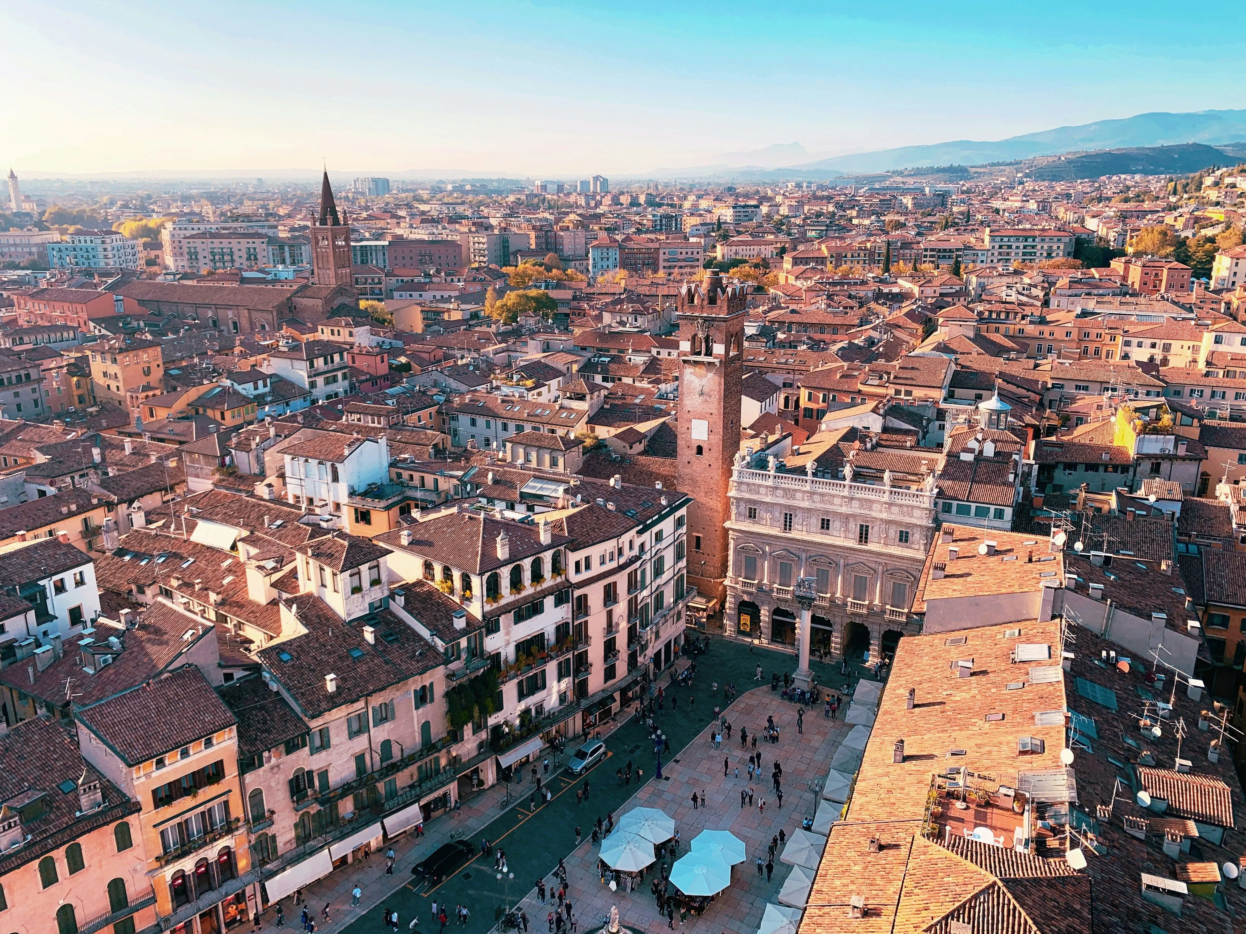Замість Парижа, Венеції та Берліна: які міста ЄС стануть чудовою альтернативою для туристів у 2024 році?