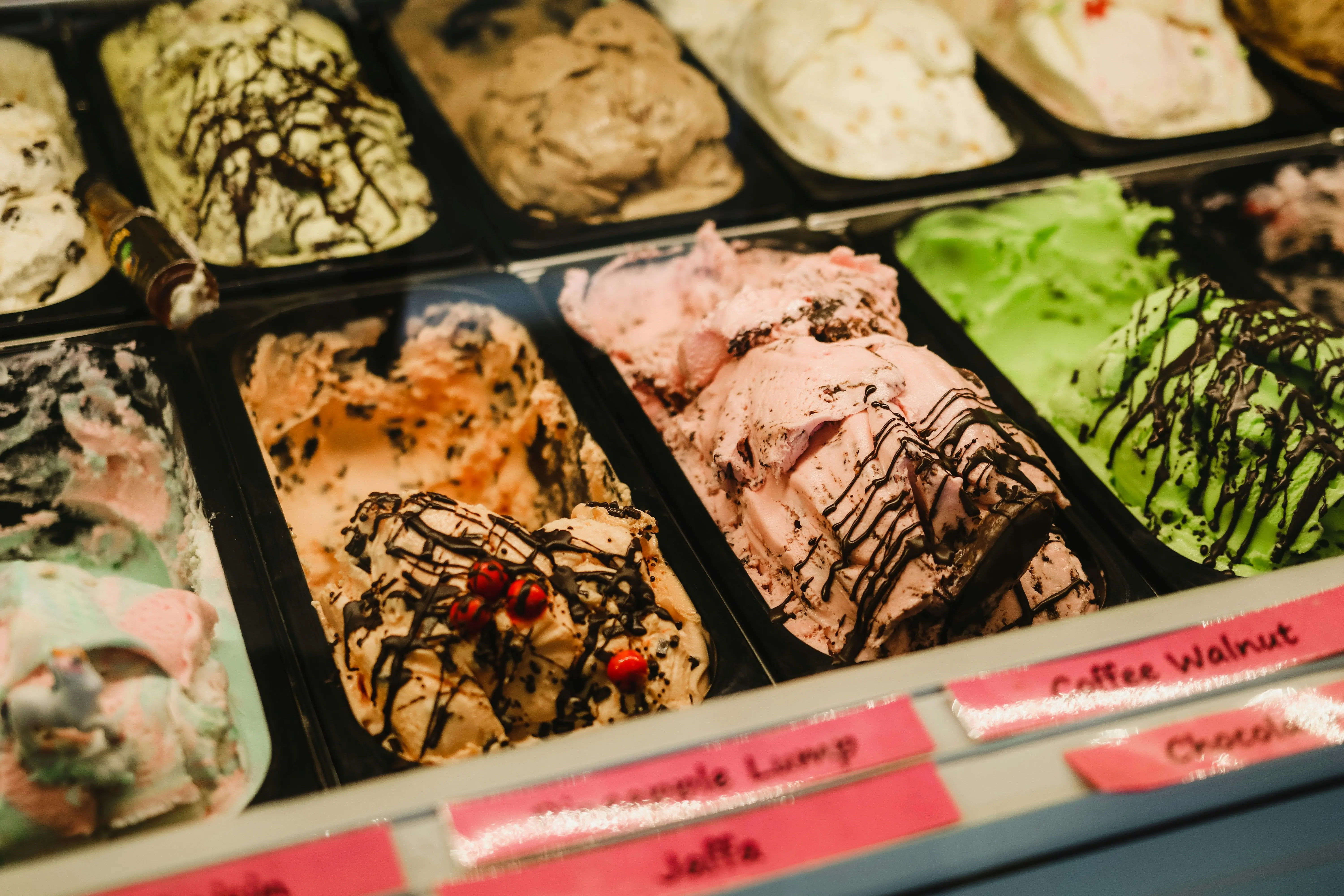 Влада Мілана розглядає запровадження заборони на продаж у місті улюбленого десерту мільйонів - морозива.