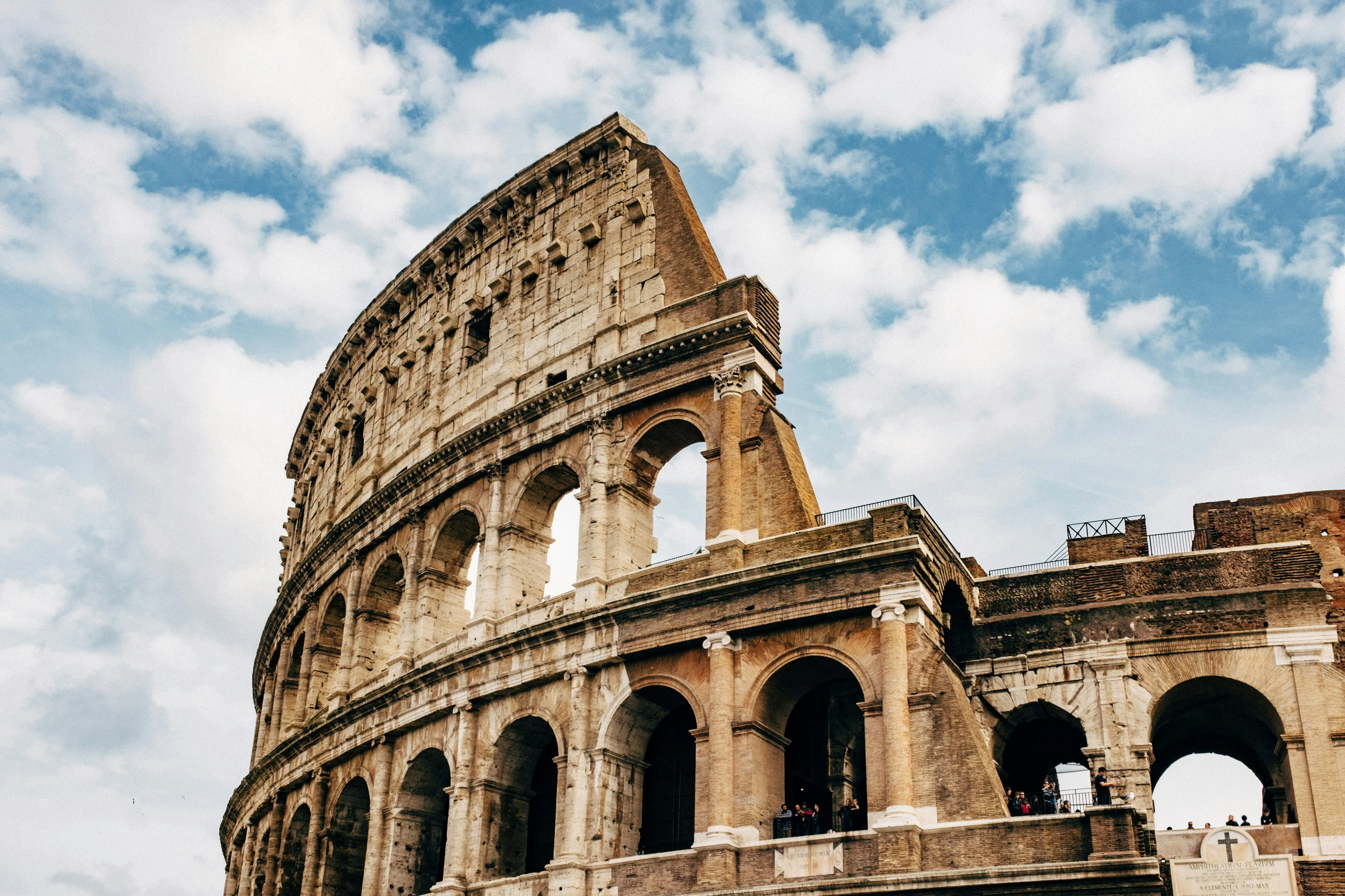 Замість Риму: які чотири міста Європи також мають свої "Колізеї"