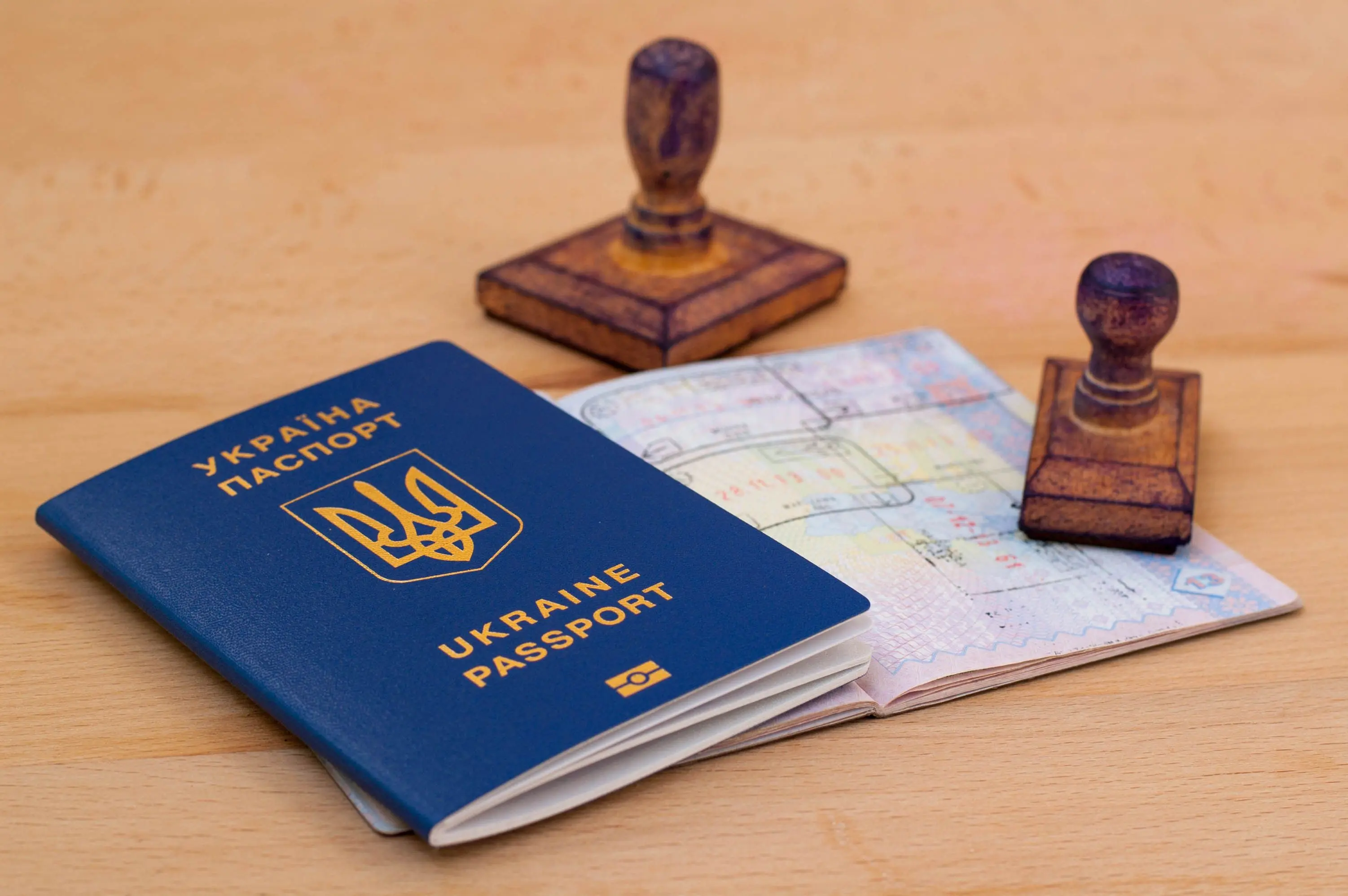 Постановою Кабінету Міністрів України встановлено, що українські громадяни чоловічої статі у віці від 18 до 60 років не матимуть можливості отримати паспорти для виїзду за кордон.