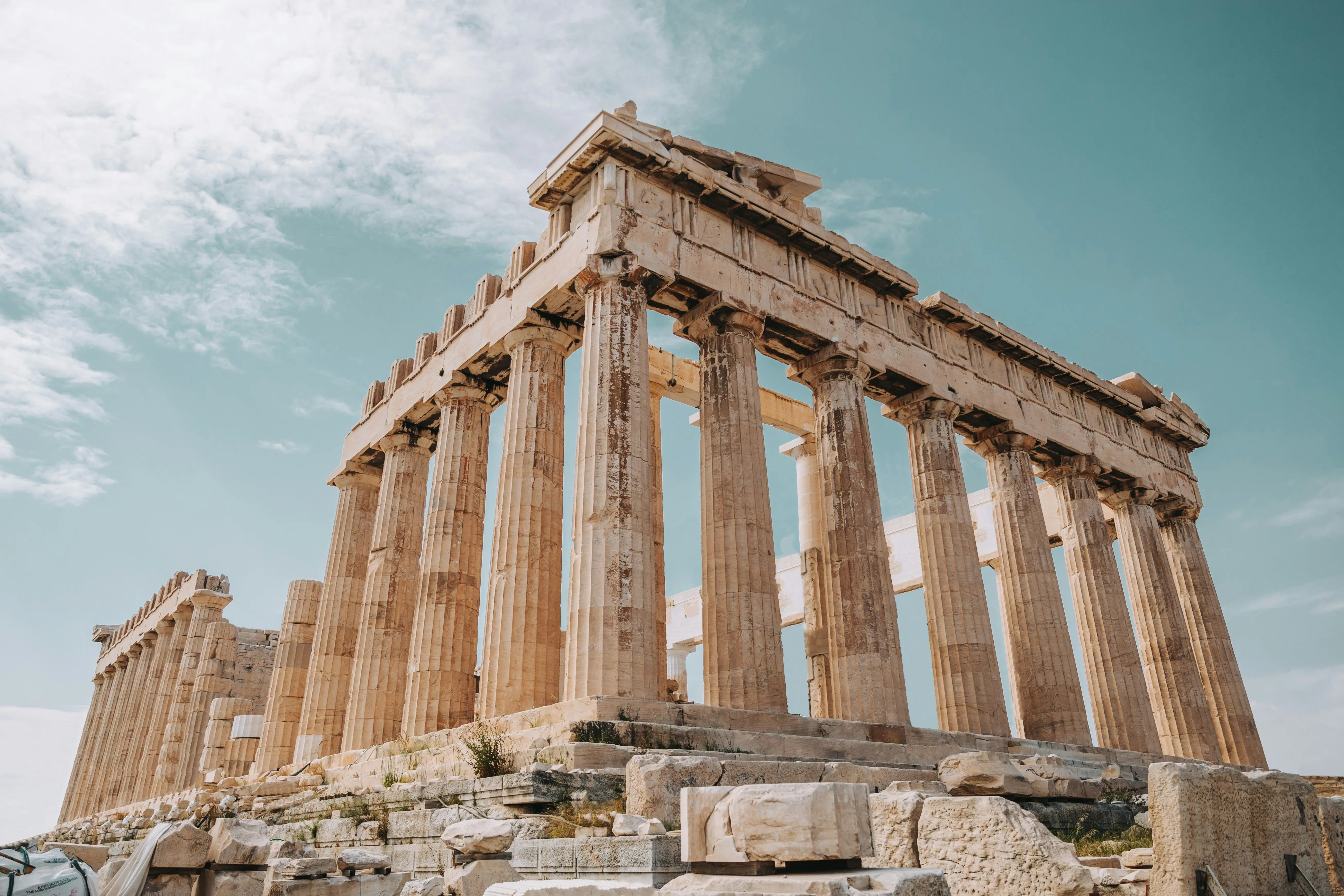 Без туристів в місцях богів і героїв: Греція розлютила людей "елітарними турпоїздками".